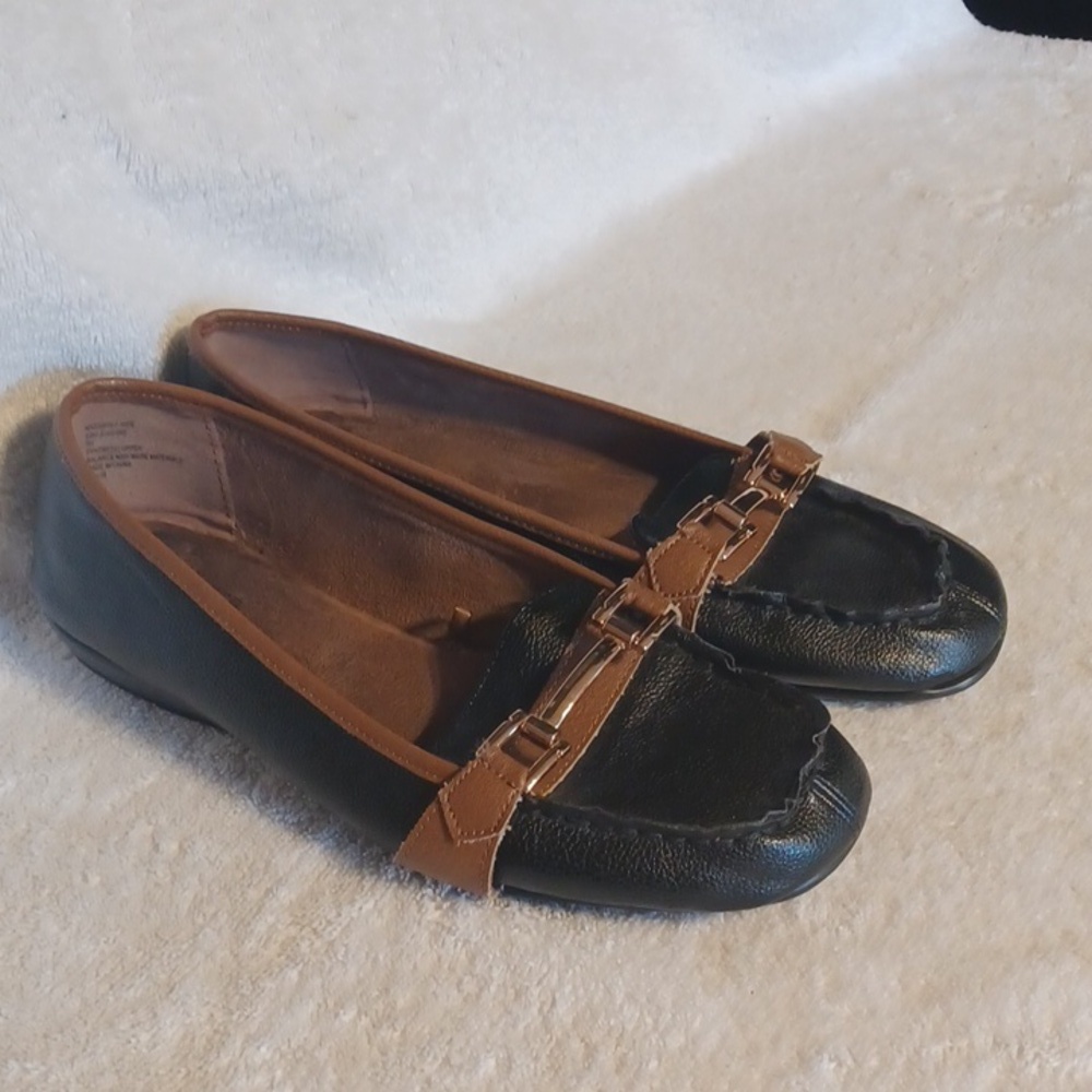 Flex step slip on shoes with memory foam women's size 9 W